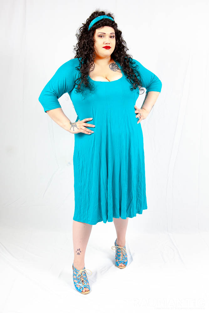 Dorian cosplaying as Deanna Troi from Star trek TNG.